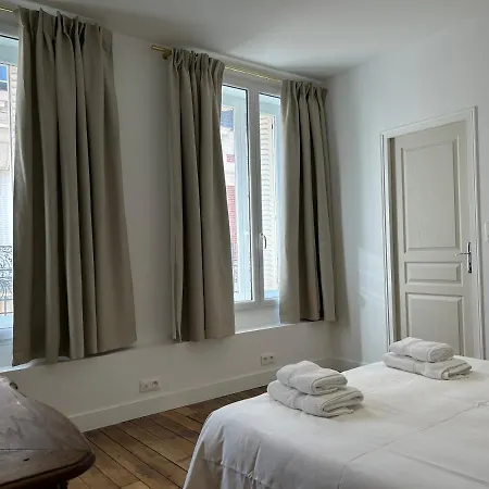 Les Hortensias Apartment *