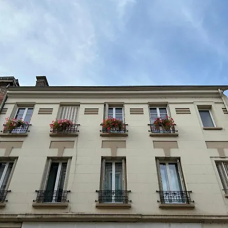 Les Hortensias Apartment *